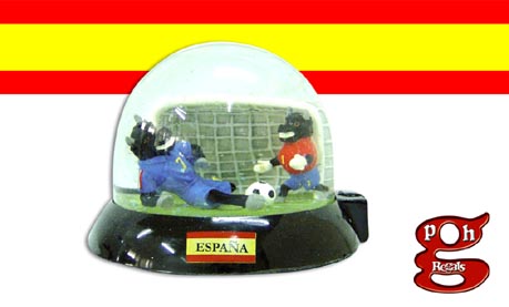 imagen de BOLA AGUA ESPAÑA TOROS FUTBOL 11X8 CM.